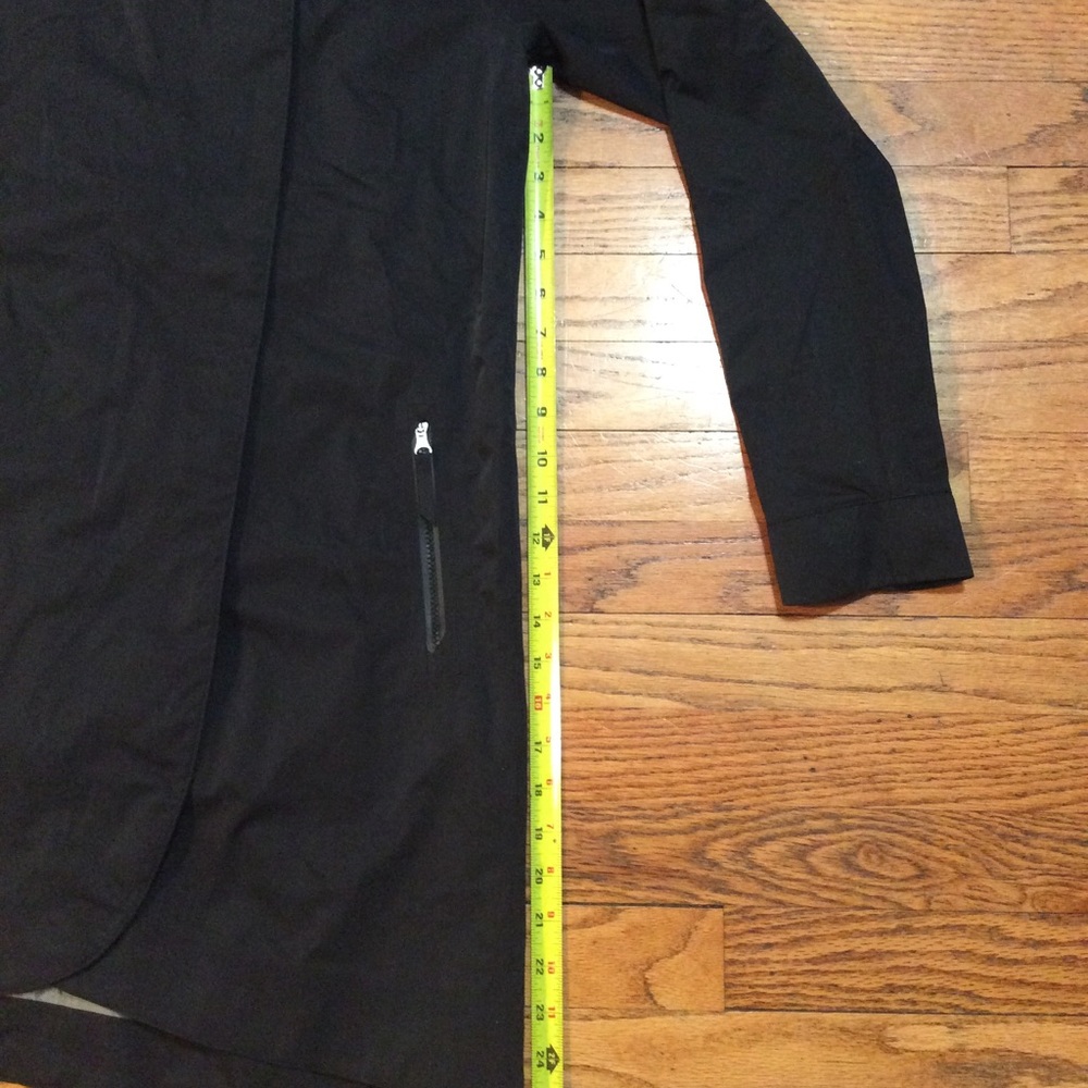 Lululemon Rain Jacket - Picture 5 of 16